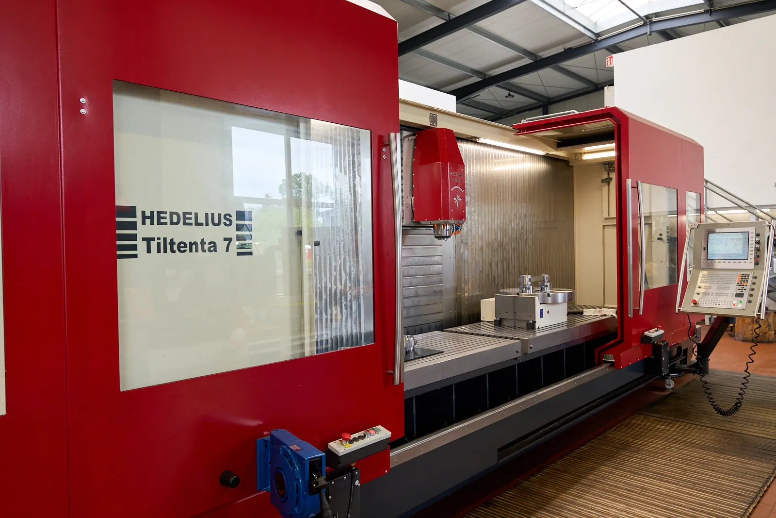 5-Achs-Fräsmaschine Hedelius Tiltenta 7 zur Komplettbearbeitung von Zylinderköpfen